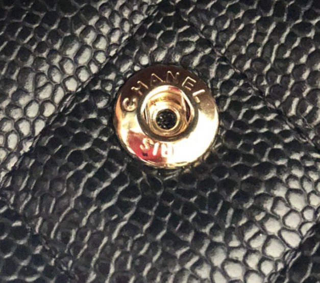 Counterfeiter Games with a Chanel Flap Bag - Lollipuff