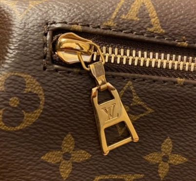 Fake Louis Vuitton bag with busted zippers $199.99 : r/ThriftGrift